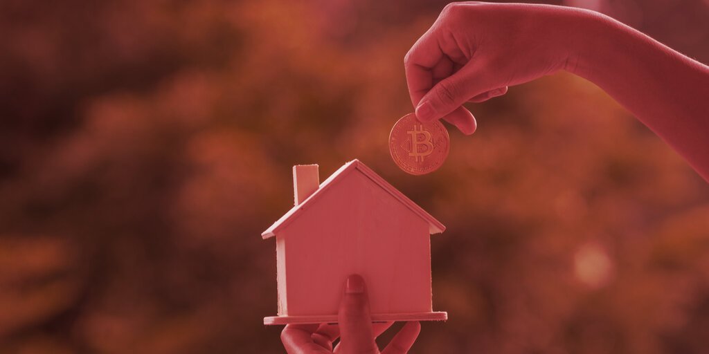 Weiss Ratings Agency Warns About Crypto-Backed Mortgage Risks