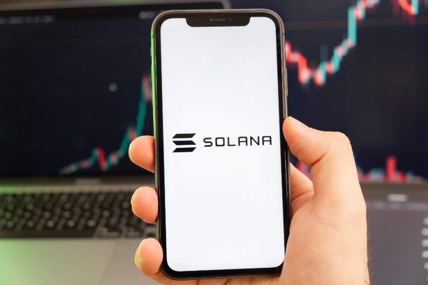 Is Solana (SOL/USD) about to slide further, or a bullish reversal is imminent?